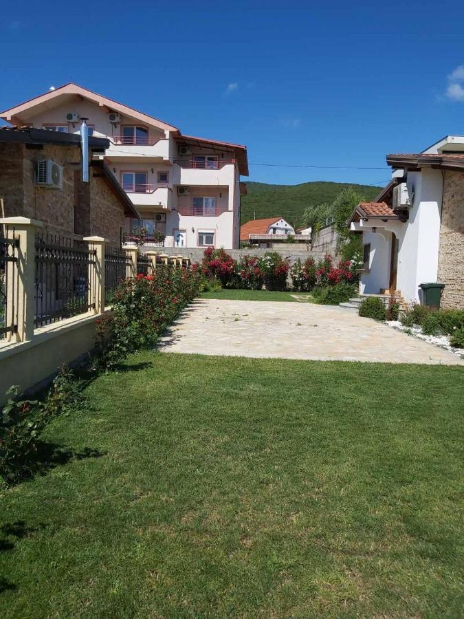 Apartments And Villas Janev Dojran エクステリア 写真