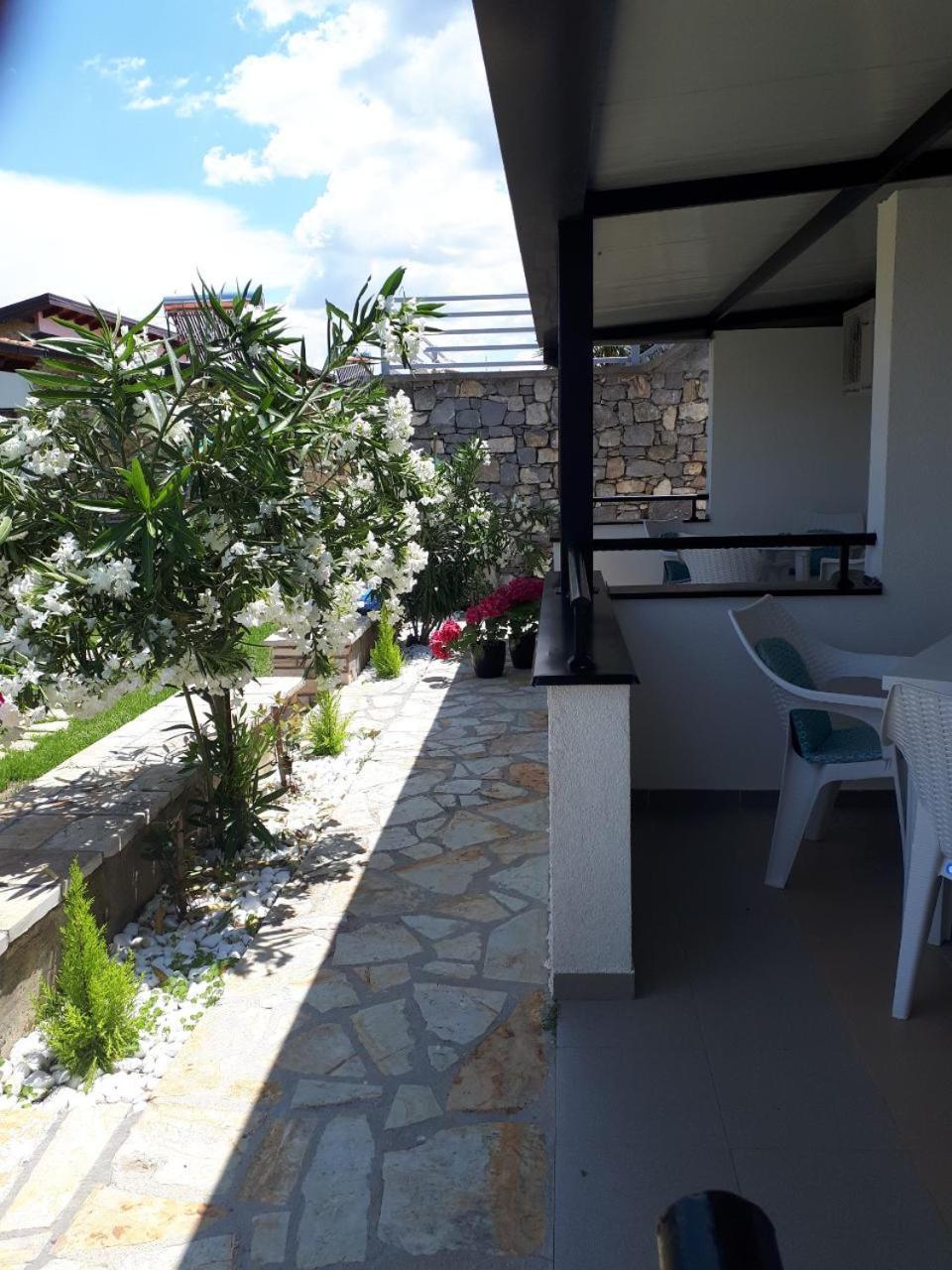 Apartments And Villas Janev Dojran エクステリア 写真
