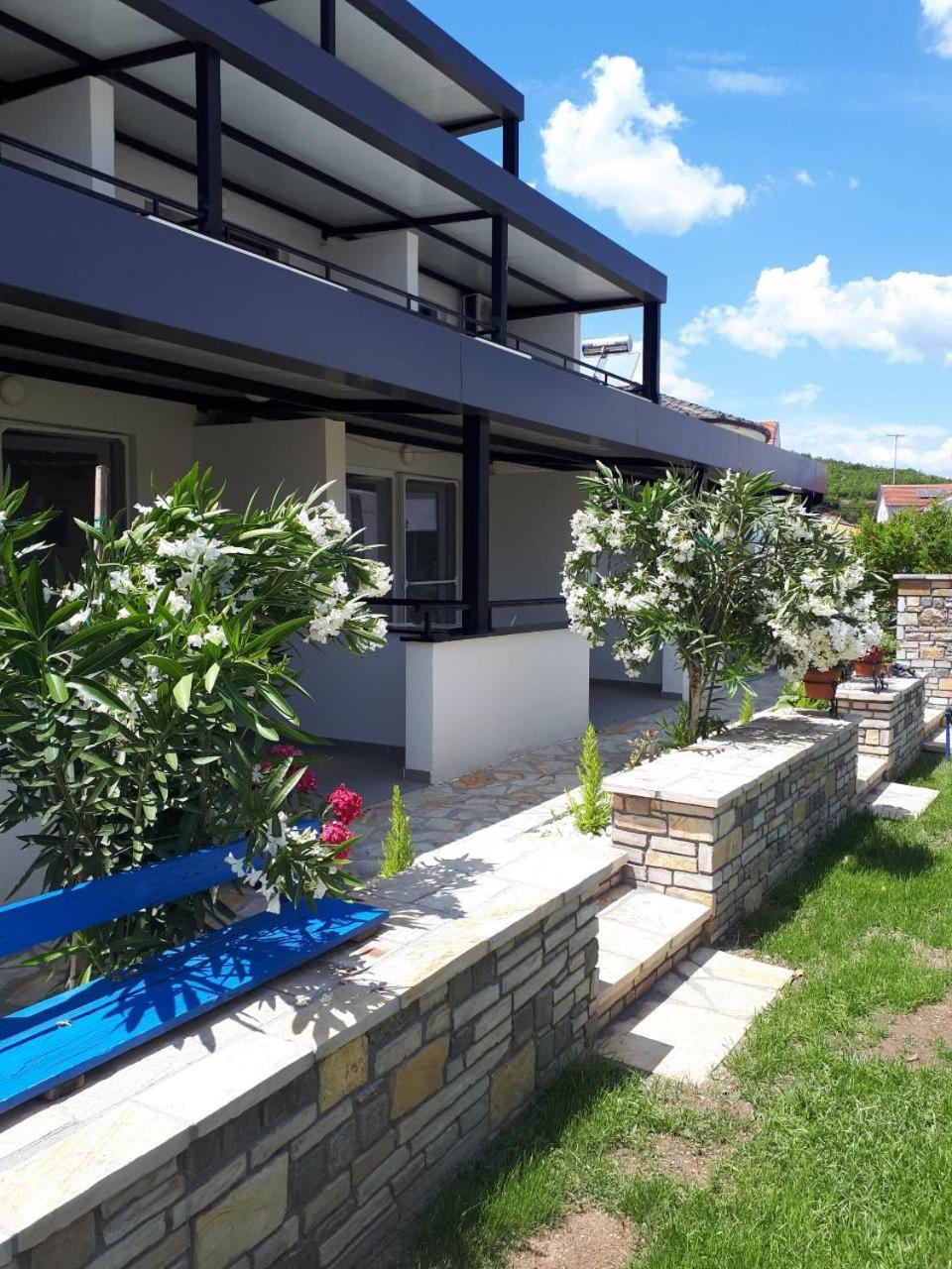 Apartments And Villas Janev Dojran エクステリア 写真