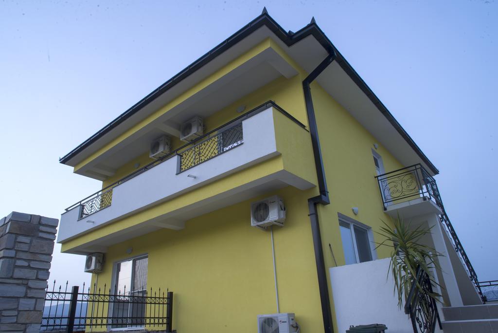 Apartments And Villas Janev Dojran エクステリア 写真